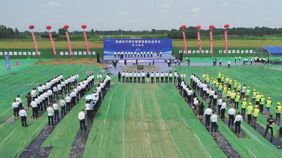 海通定兴现代智慧设施农业项目开工现场。 张曾良摄