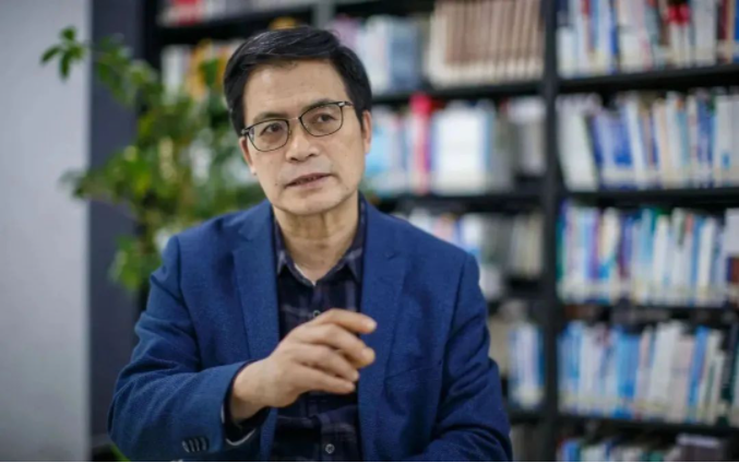 李成贵,全国人大代表,民盟中央常委、北京市委副主委,北京市农林科学院院长、研究员