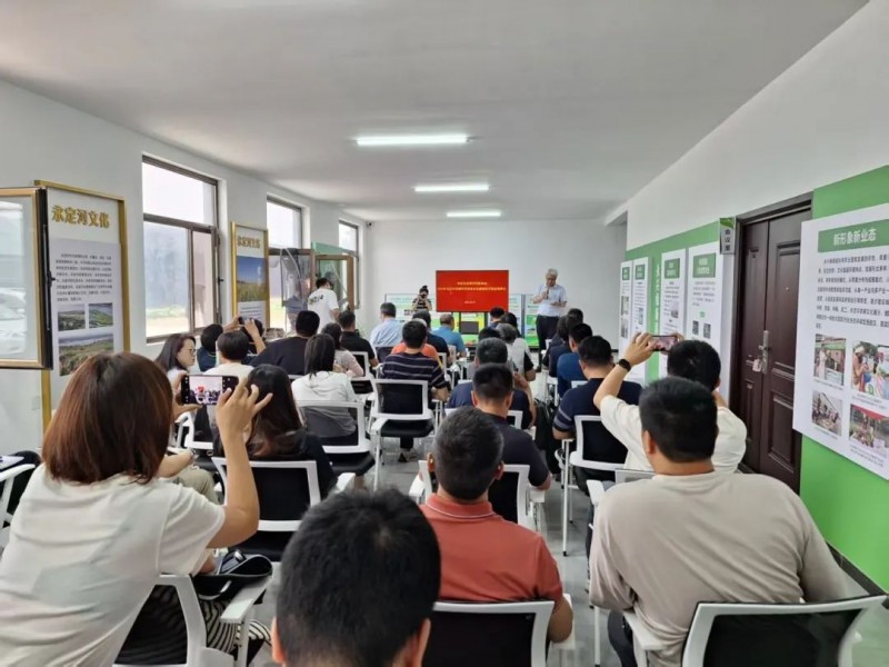 北京市农业技术推广站联合农业农村部规划设计研究院举办北京种苗高效自动嫁接技术装备观摩活动