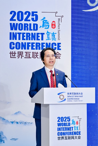 黄先海副校长开幕致辞。