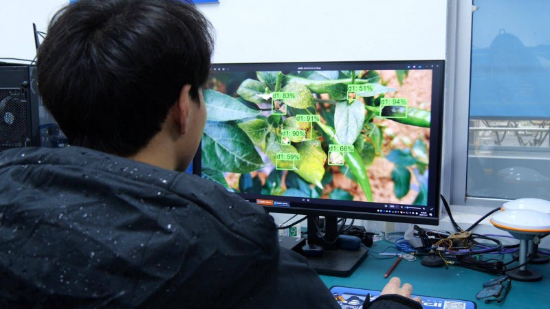 巡检机器人的巡检信息实时回传到农业智慧平台。记者祝兆林摄